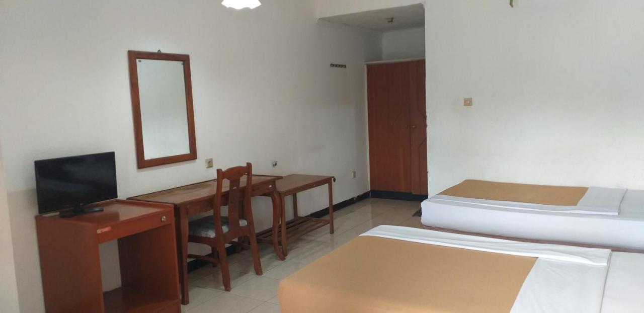 Intan Hotel Purwakarta Exterior foto
