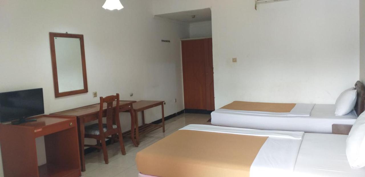 Intan Hotel Purwakarta Exterior foto