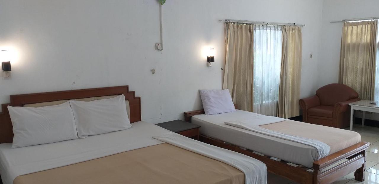 Intan Hotel Purwakarta Exterior foto