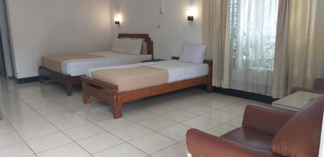 Intan Hotel Purwakarta Exterior foto