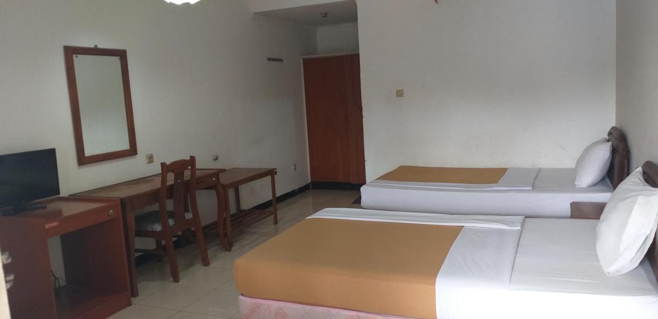 Intan Hotel Purwakarta Exterior foto